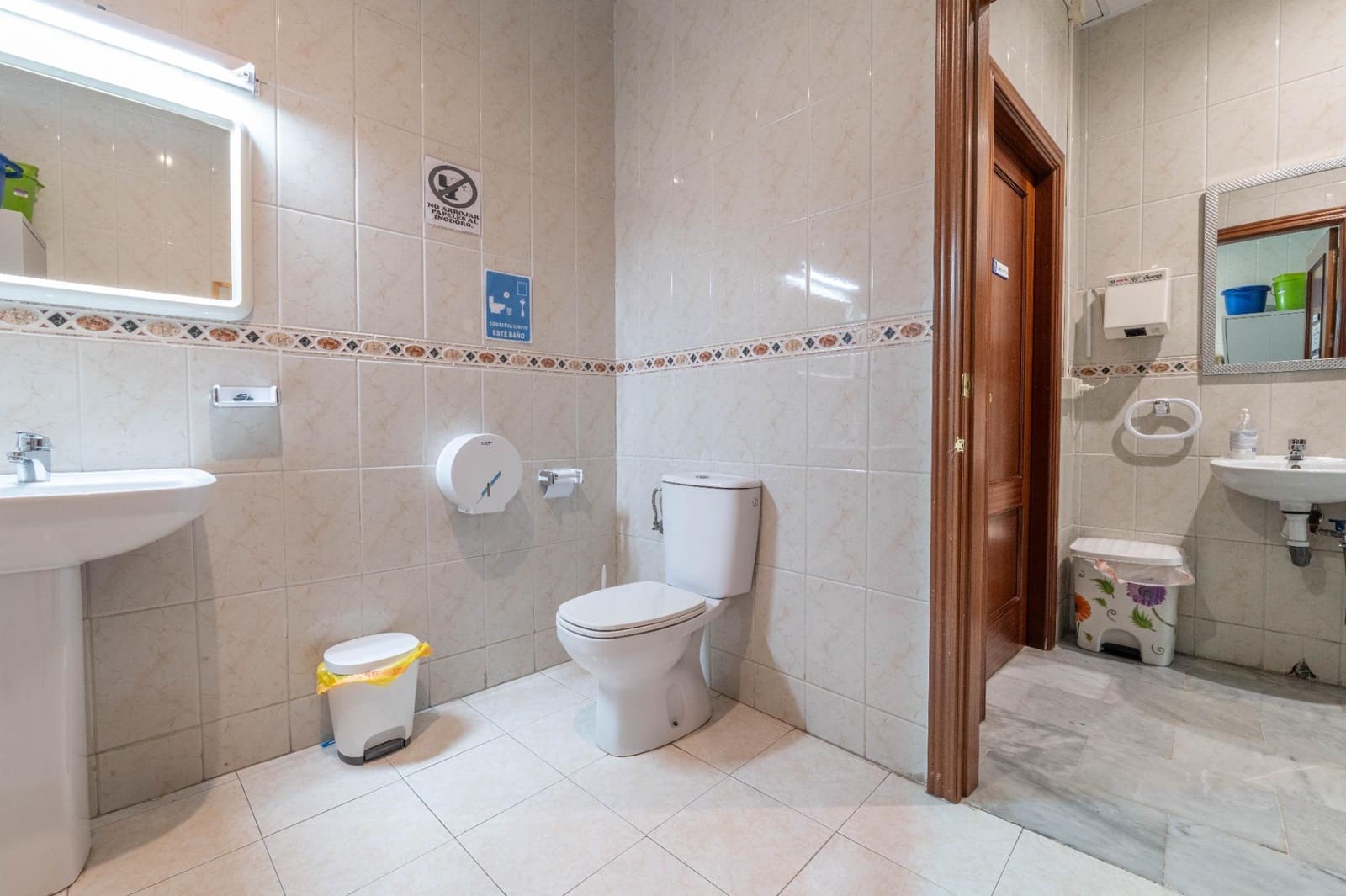 7 soverom Kommersiell til salgs i Granada by - € 399 000 (Ref: 9536301)