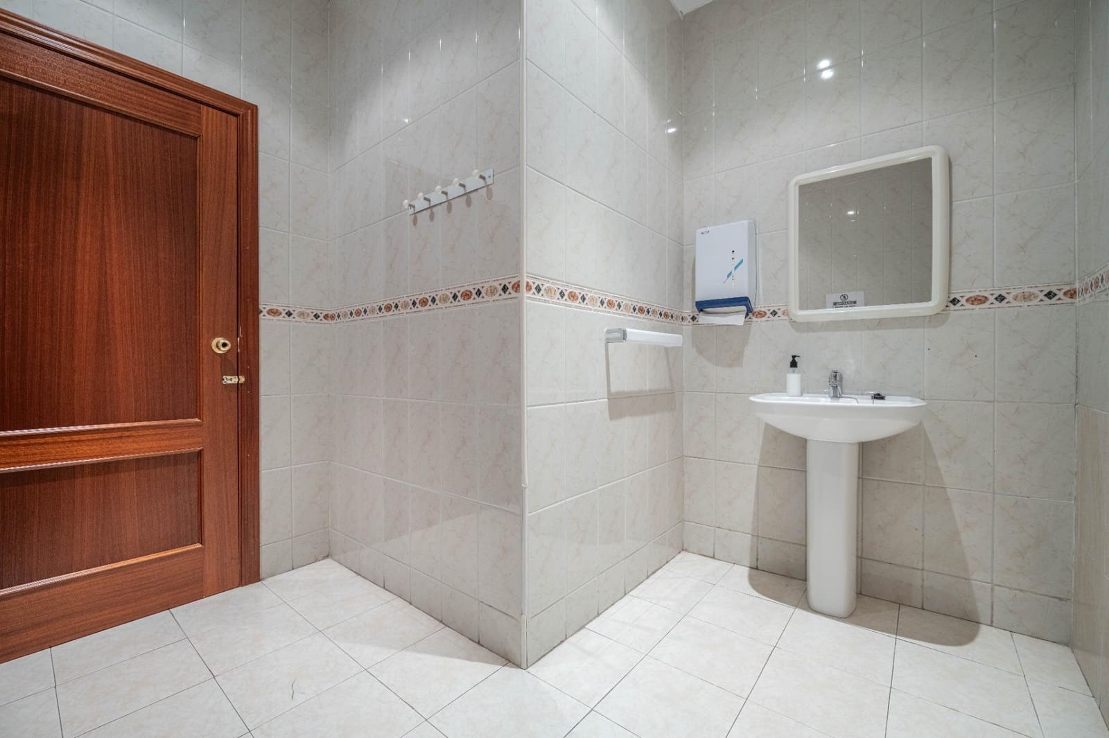 7 soverom Kommersiell til salgs i Granada by - € 399 000 (Ref: 9536301)