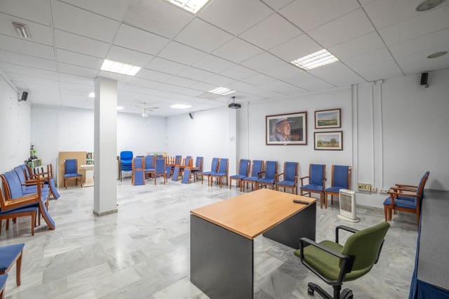 7 soverom Kommersiell til salgs i San Matías - Realejo, Granada by - € 399 000 (Ref: 9536301)