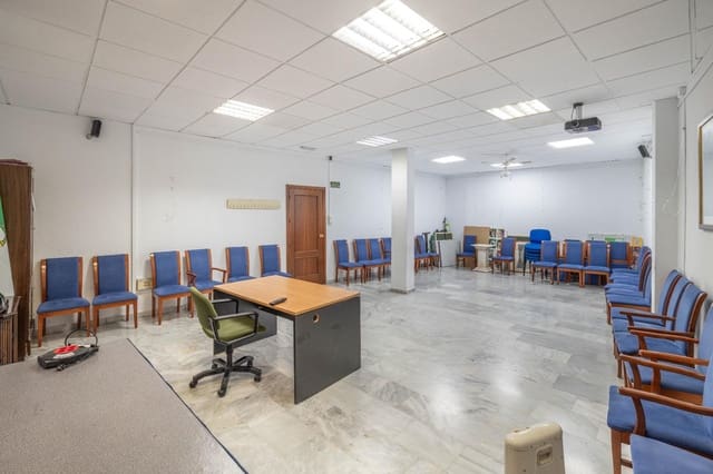 7 soverom Kommersiell til salgs i San Matías - Realejo, Granada by - € 399 000 (Ref: 9536301)