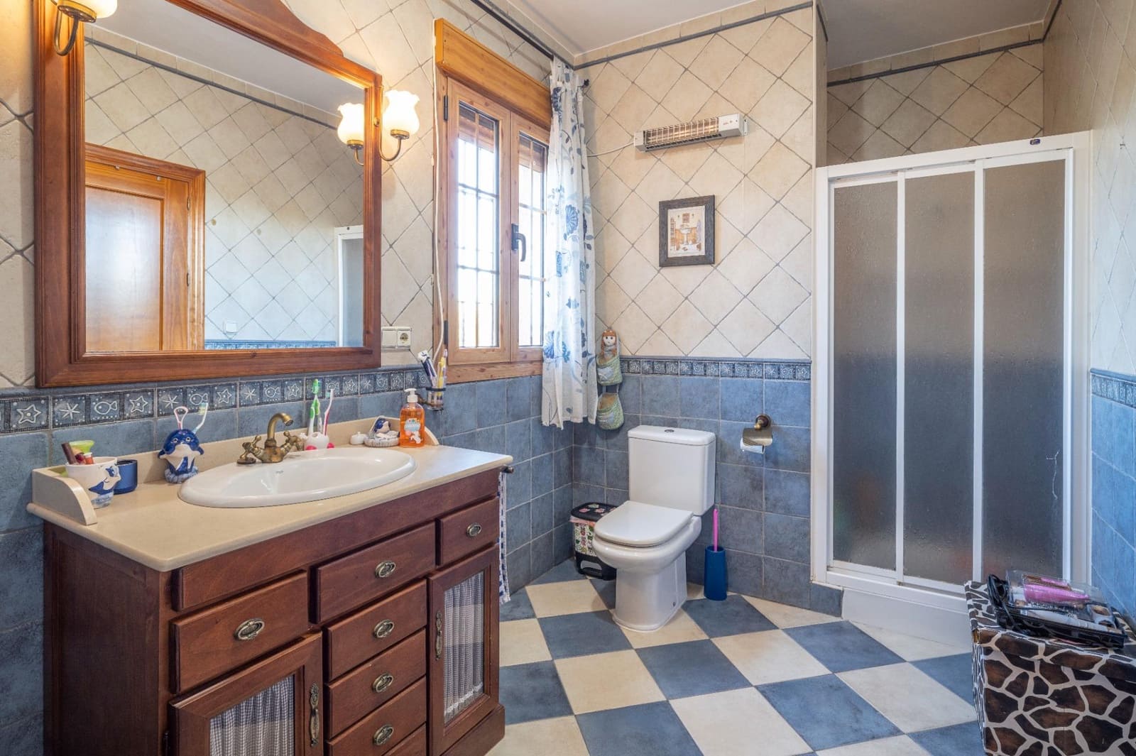 5 soveværelse Villa til salg i Baza med garage - € 350.000 (Ref: 9543796)