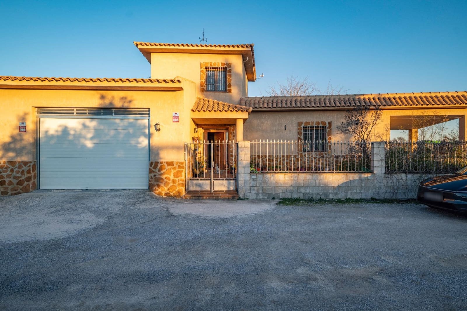 5 soveværelse Villa til salg i Baza med garage - € 350.000 (Ref: 9543796)