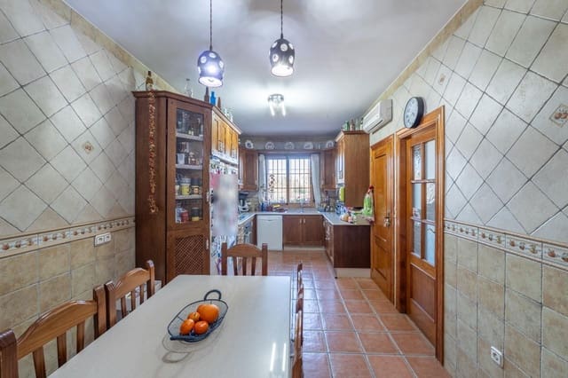 5 soveværelse Villa til salg i Baza med garage - € 350.000 (Ref: 9543796)