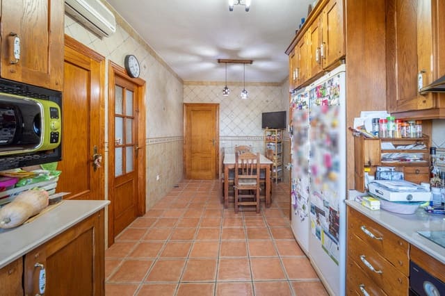 5 soveværelse Villa til salg i Baza med garage - € 350.000 (Ref: 9543796)