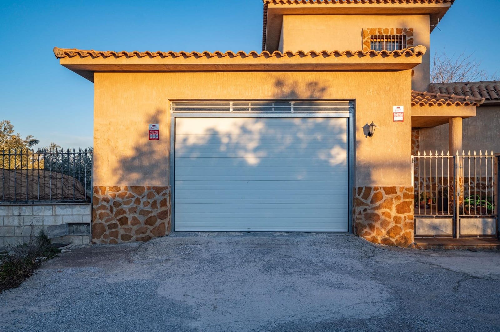 5 soveværelse Villa til salg i Baza med garage - € 350.000 (Ref: 9543796)