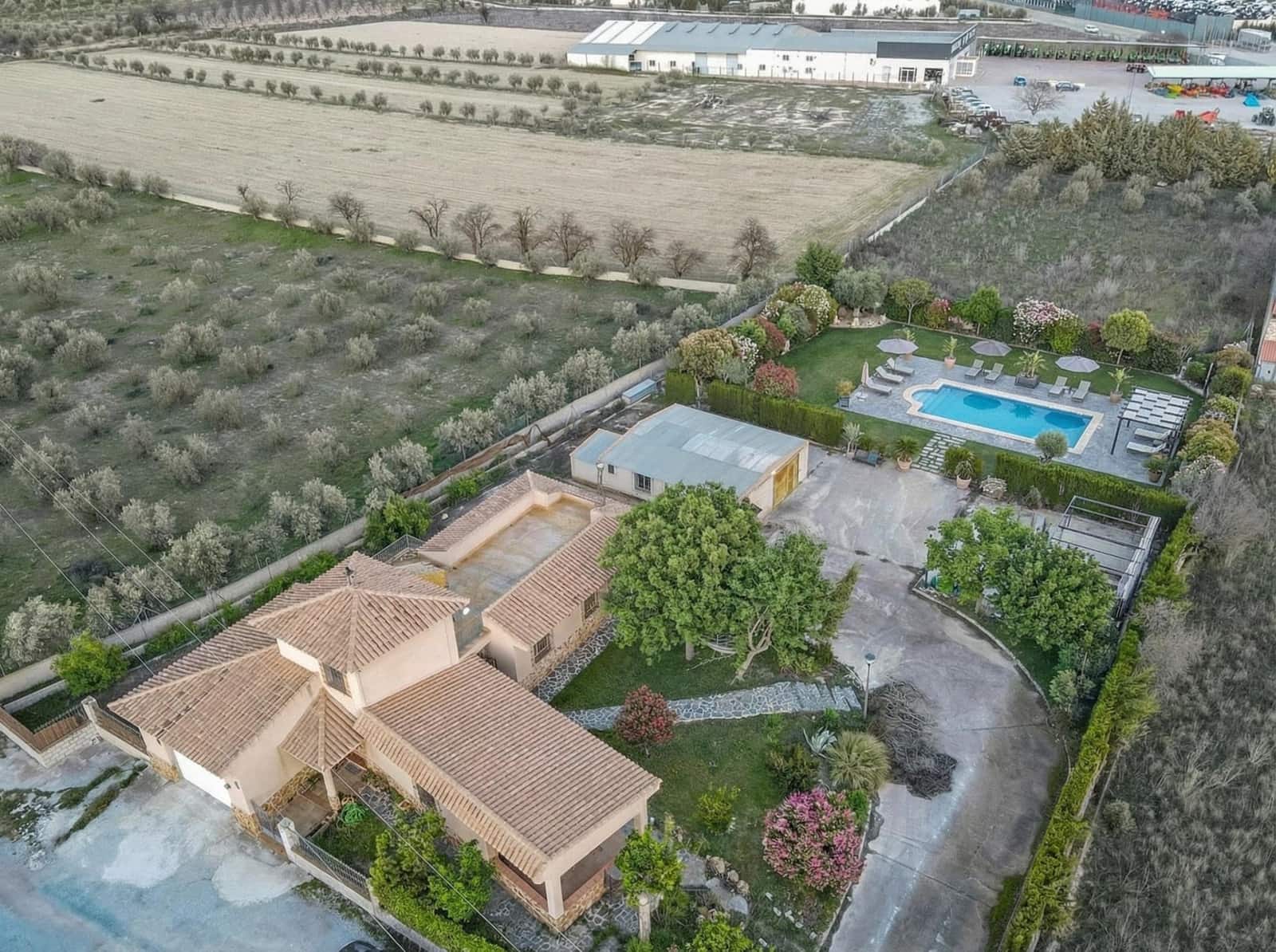 5 soveværelse Villa til salg i Baza med garage - € 350.000 (Ref: 9543796)