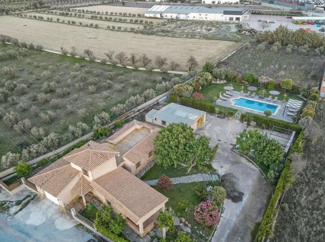 5 soveværelse Villa til salg i Baza med garage - € 350.000 (Ref: 9543796)