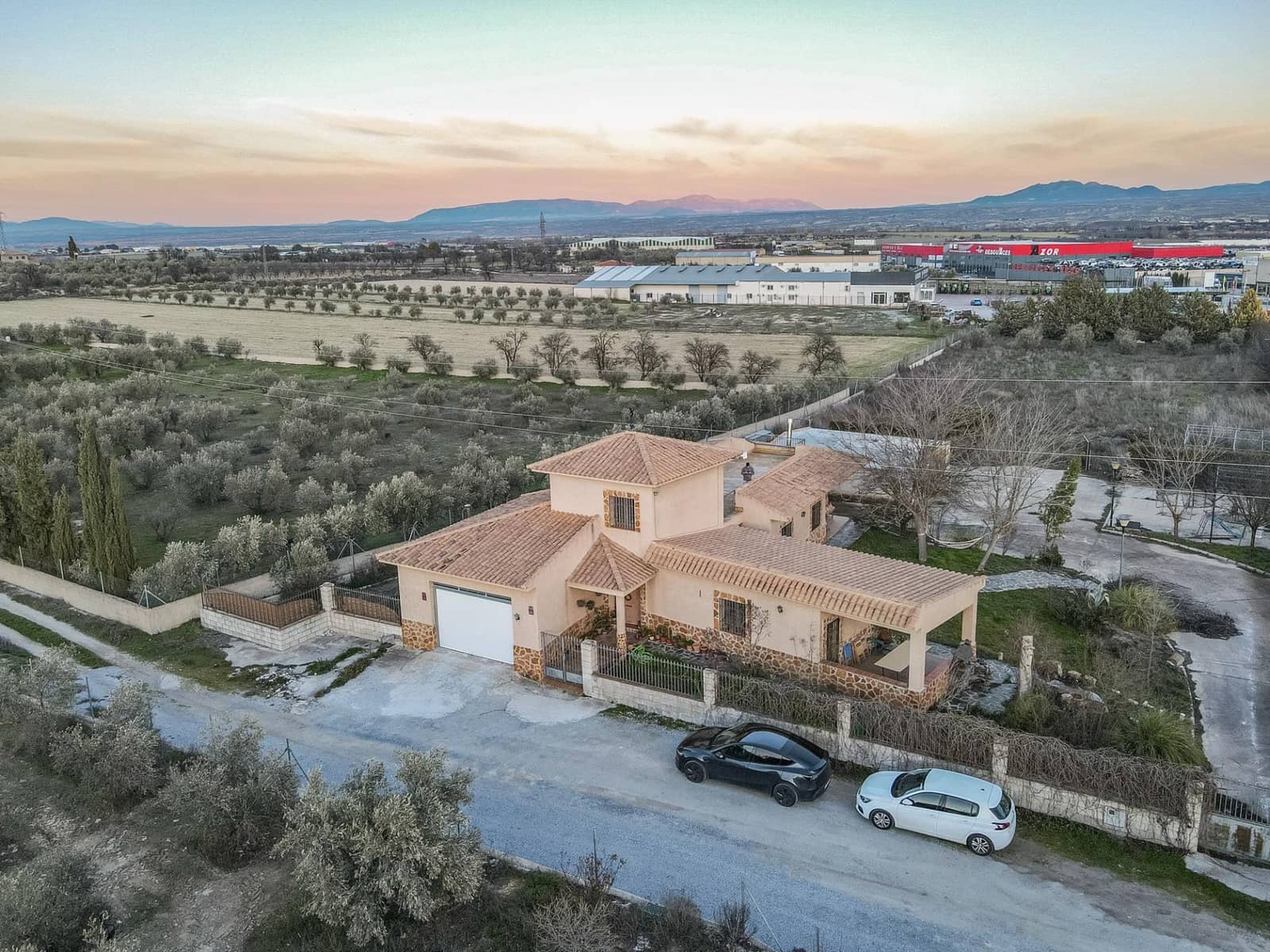 5 soveværelse Villa til salg i Baza med garage - € 350.000 (Ref: 9543796)