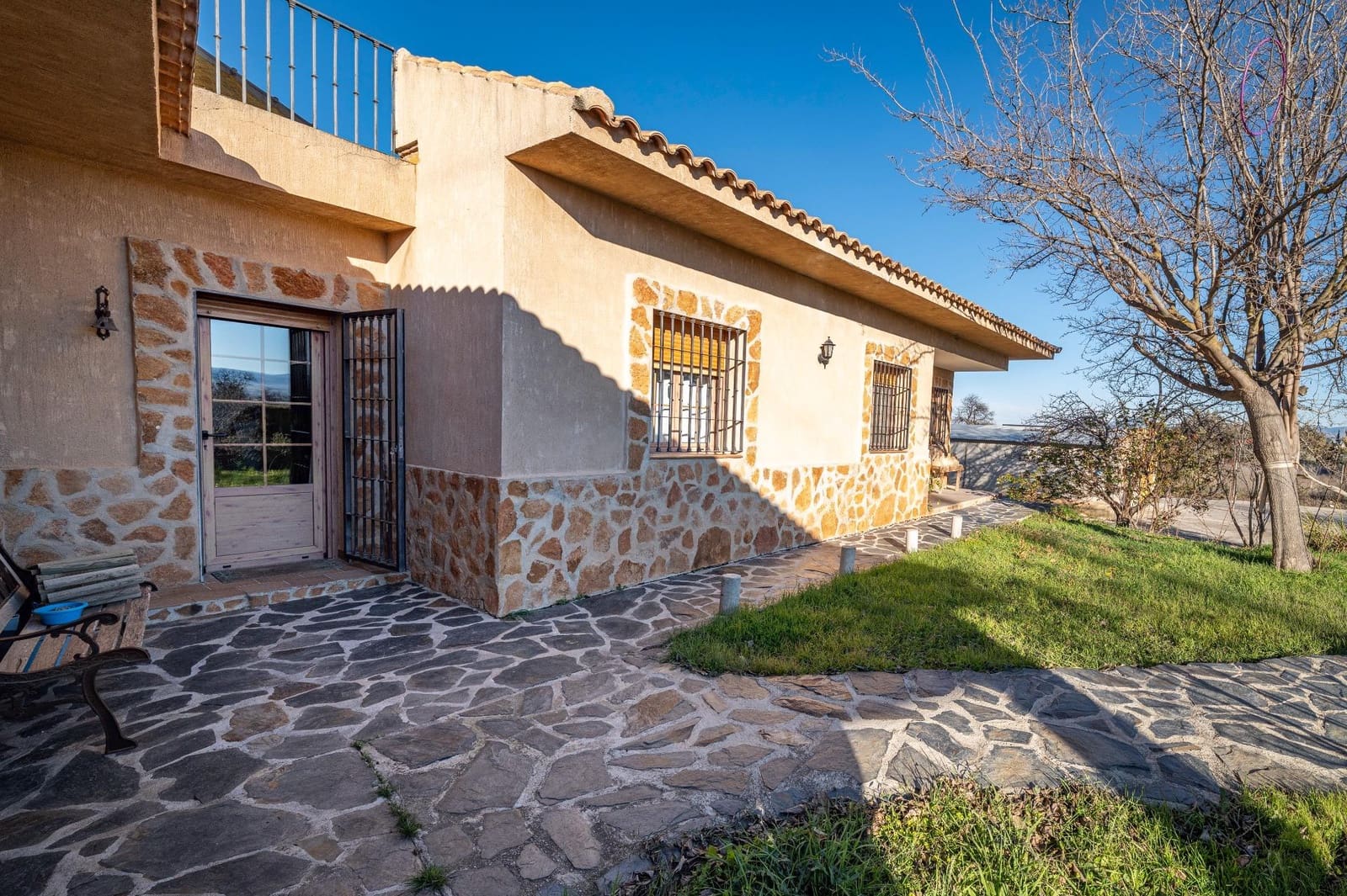 5 soveværelse Villa til salg i Baza med garage - € 350.000 (Ref: 9543796)