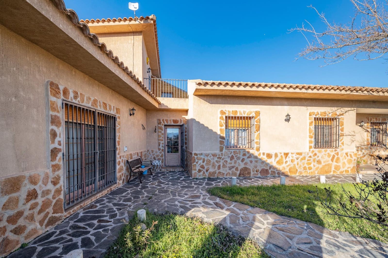 5 Zimmer Villa zu verkaufen in Baza mit Garage - 325.000 € (Ref: 9543796)