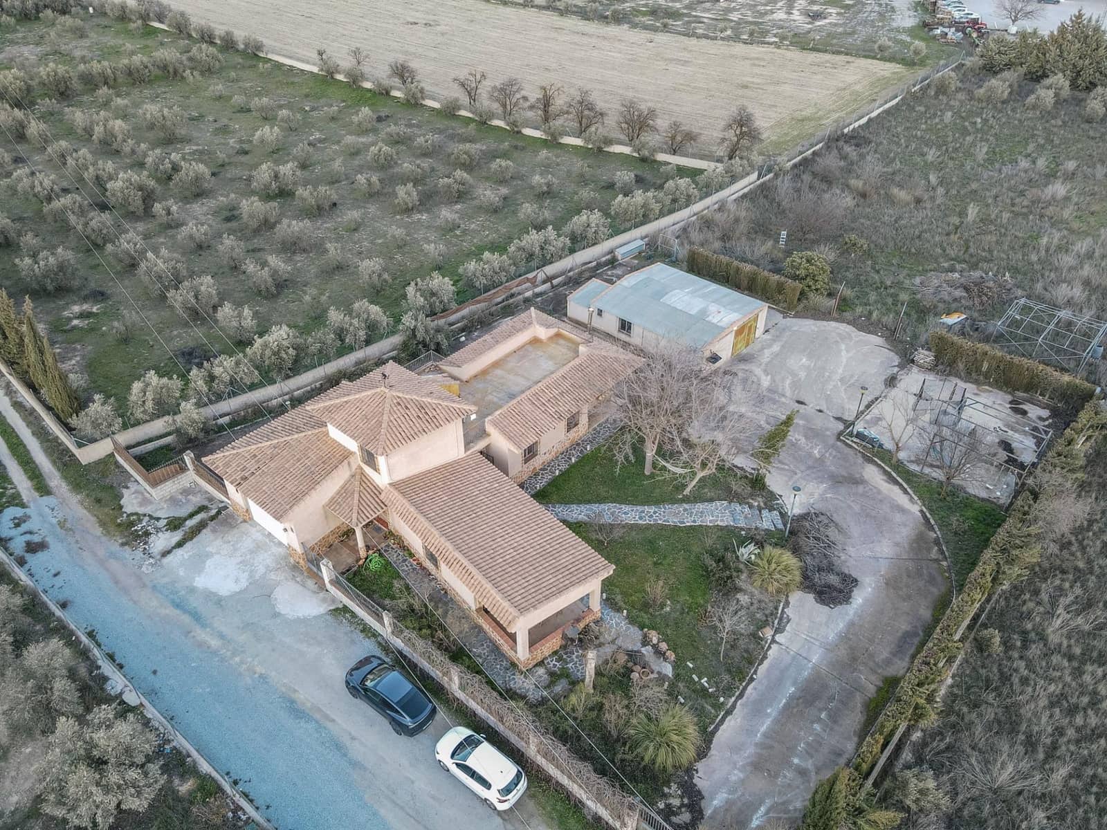 5 Zimmer Villa zu verkaufen in Baza mit Garage - 325.000 € (Ref: 9543796)