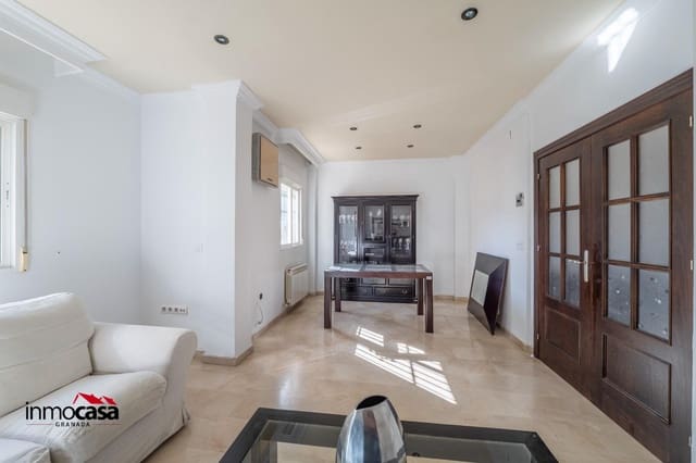 3 slaapkamer Rijtjeshuis te koop in Ogíjares met garage - € 285.000 (Ref: 9548397)