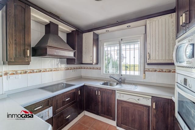 3 slaapkamer Rijtjeshuis te koop in Ogíjares met garage - € 285.000 (Ref: 9548397)