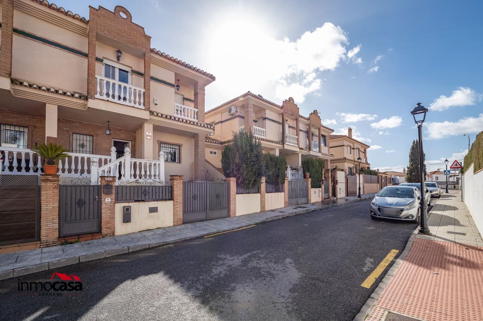 3 quarto Moradia em Banda para venda em Ogijares com garagem - 285 000 € (Ref: 9548397)