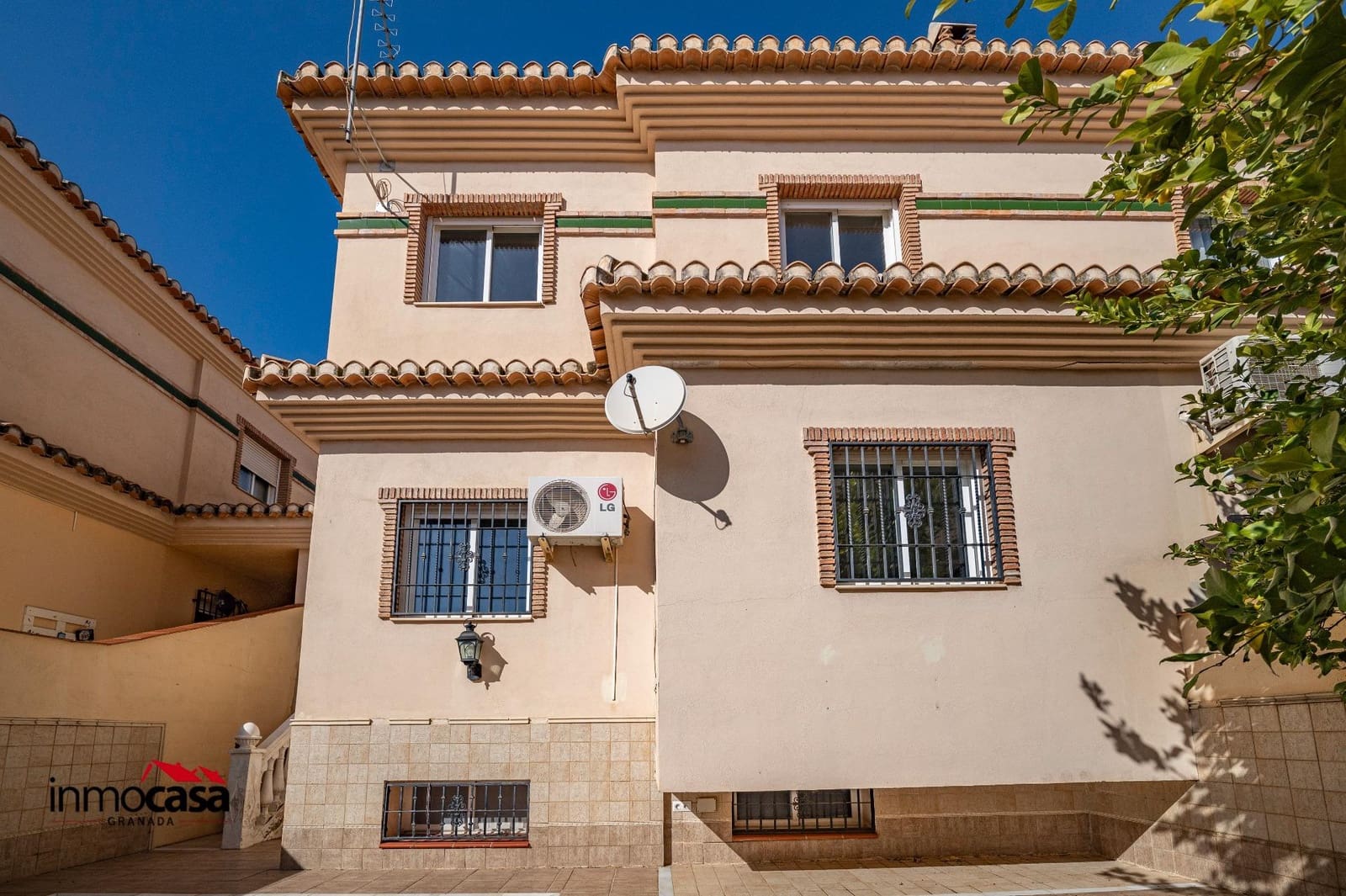 3 quarto Moradia em Banda para venda em Ogijares com garagem - 285 000 € (Ref: 9548397)