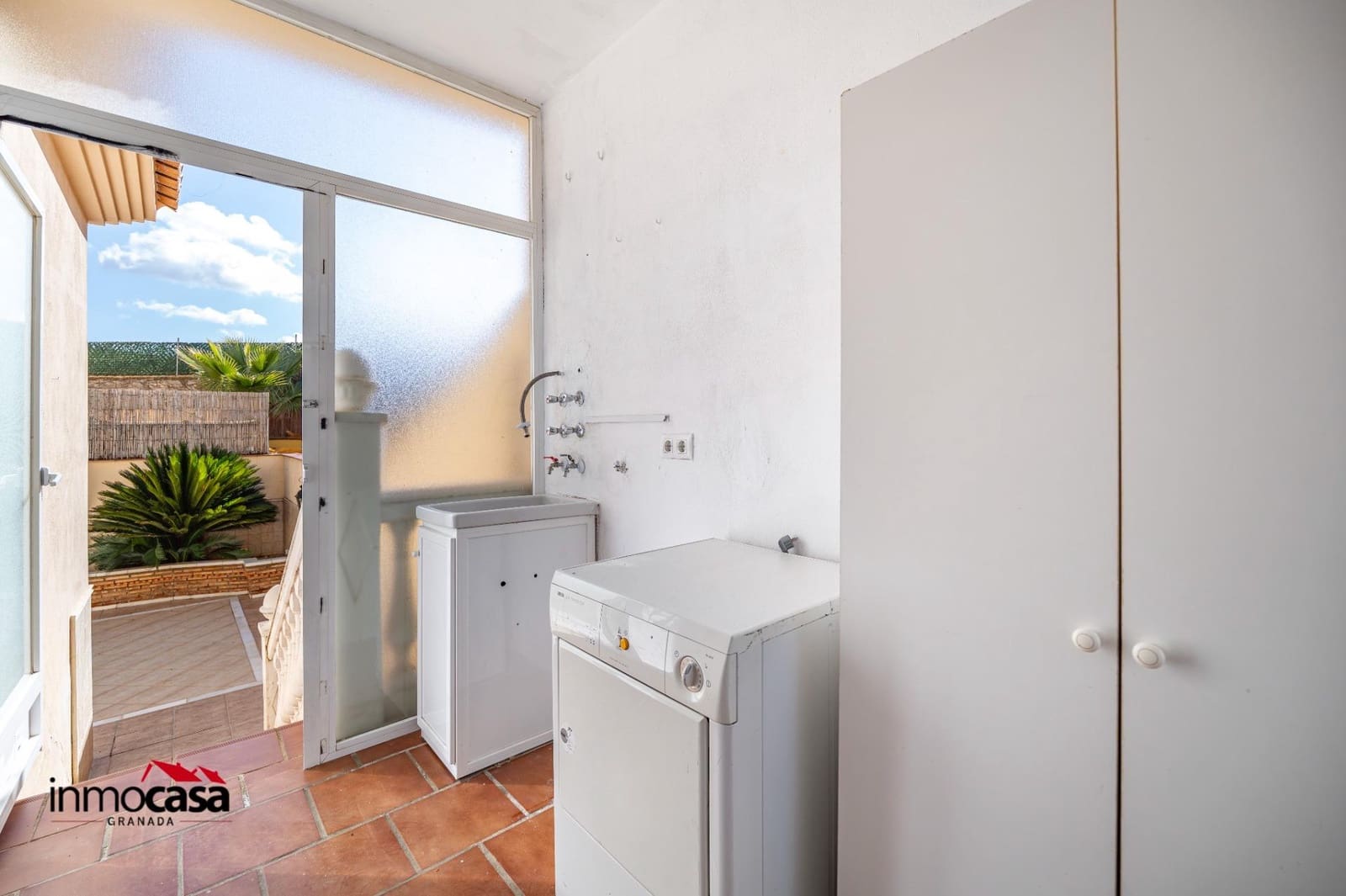 3 bedroom Terraced Villa for sale in Ogijares with garage - € 265,000 (Ref: 9548397)