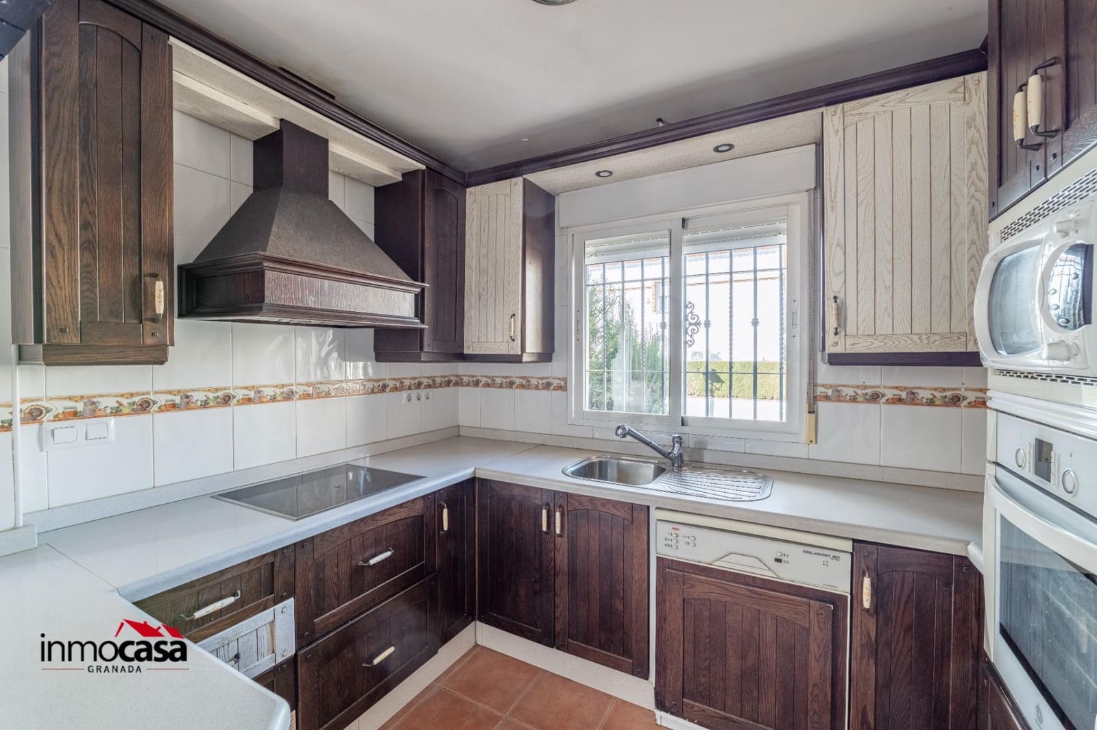 3 bedroom Terraced Villa for sale in Ogijares with garage - € 265,000 (Ref: 9548397)