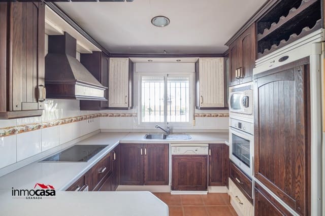 3 slaapkamer Rijtjeshuis te koop in Ogíjares met garage - € 265.000 (Ref: 9548397)