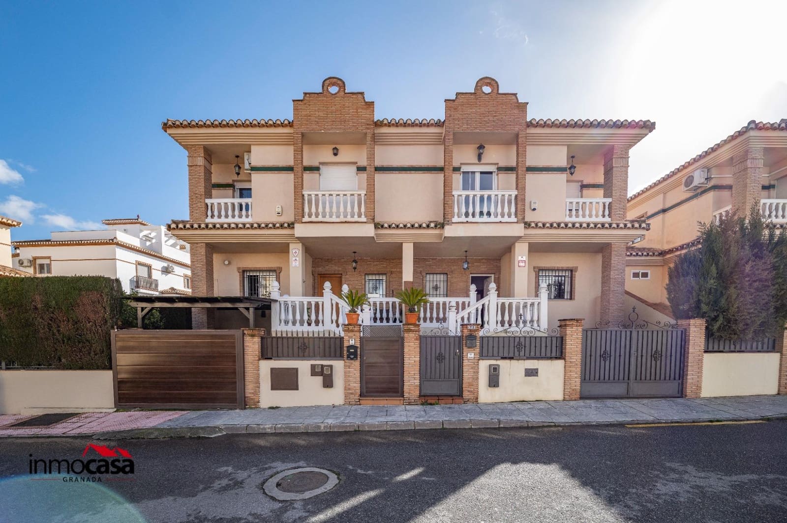 3 bedroom Terraced Villa for sale in Ogijares with garage - € 265,000 (Ref: 9548397)