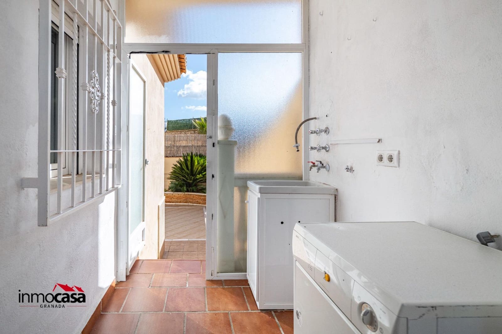 3 bedroom Terraced Villa for sale in Ogijares with garage - € 265,000 (Ref: 9548397)
