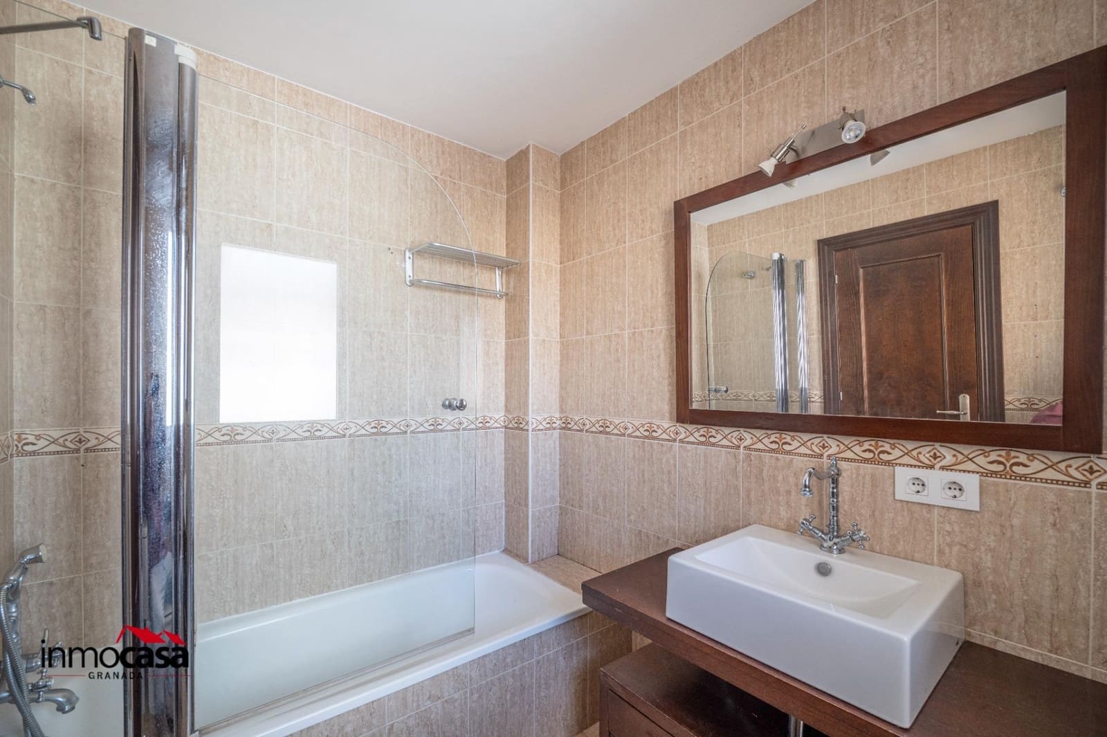 3 bedroom Terraced Villa for sale in Ogijares with garage - € 265,000 (Ref: 9548397)