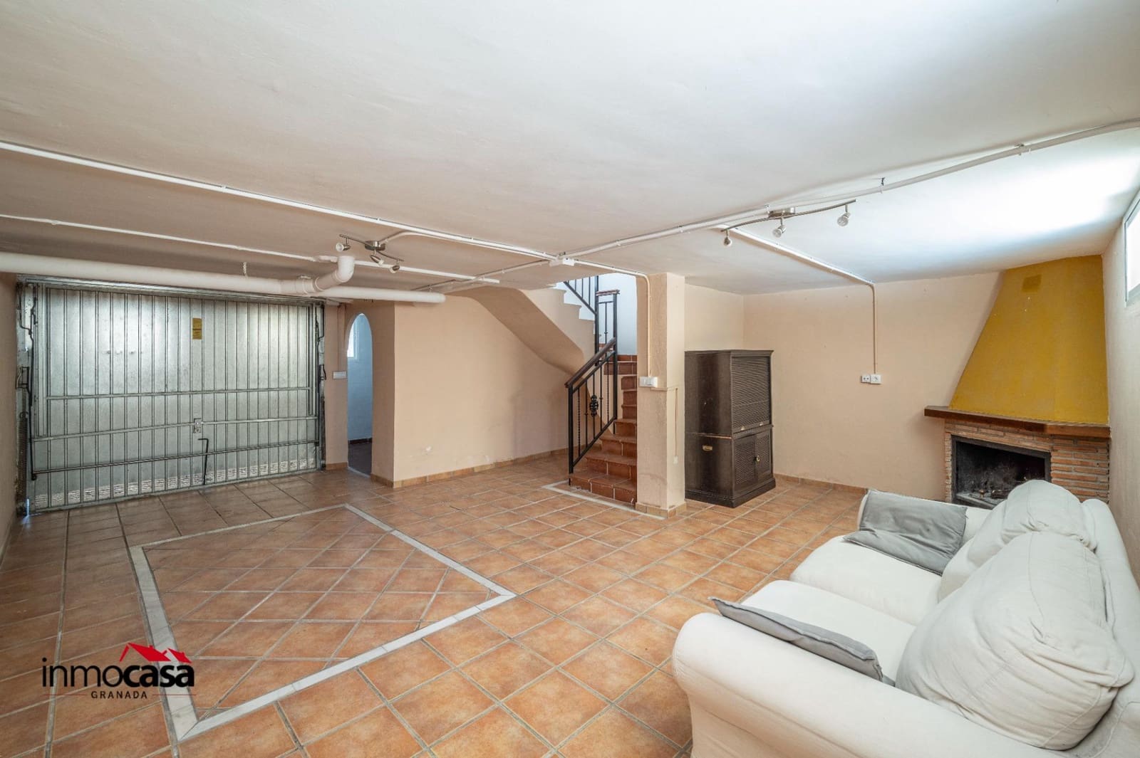 3 bedroom Terraced Villa for sale in Ogijares with garage - € 265,000 (Ref: 9548397)