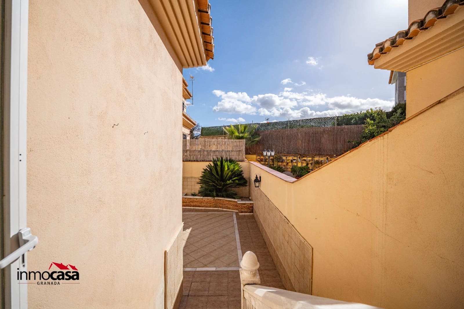 3 bedroom Terraced Villa for sale in Ogijares with garage - € 265,000 (Ref: 9548397)