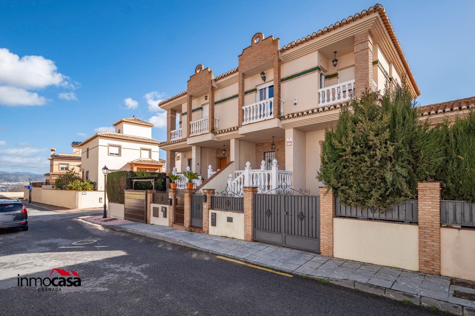 3 bedroom Terraced Villa for sale in Ogijares with garage - € 265,000 (Ref: 9548397)