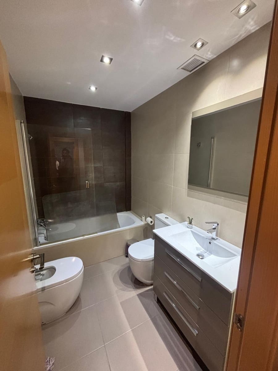 3 Zimmer Wohnung zu vermieten in Granada Stadt - 770 € (Ref: 9574769)