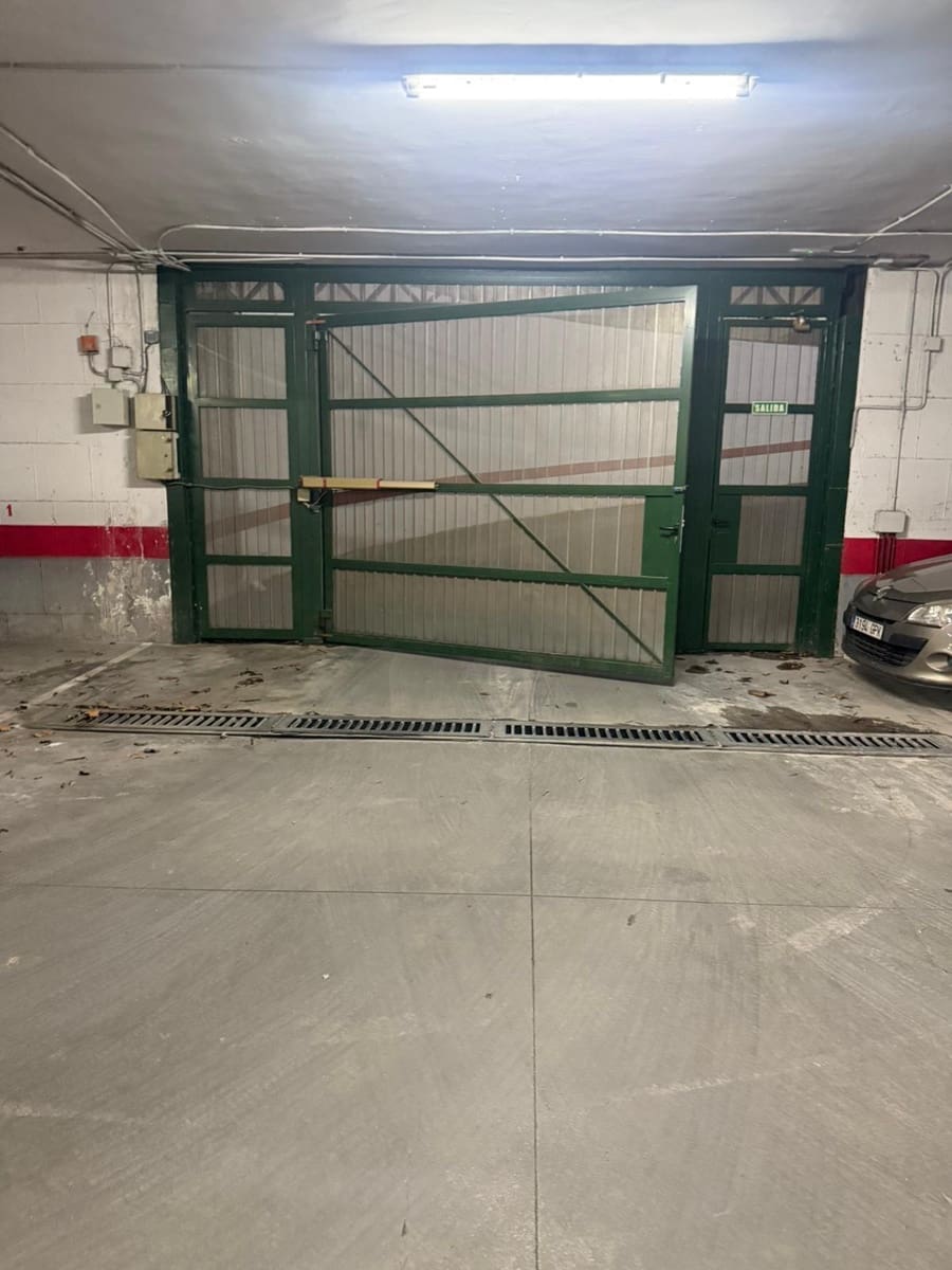 Garage til salg i Granada by - € 20.000 (Ref: 9584510)