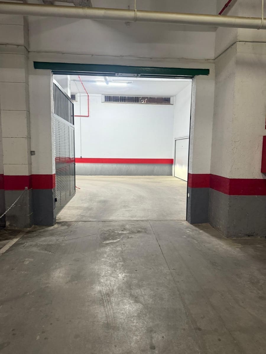 Garage til salg i Granada by - € 20.000 (Ref: 9584510)