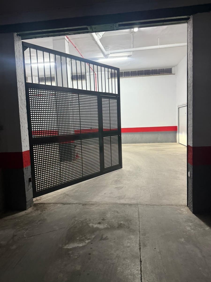 Garage til salg i Granada by - € 20.000 (Ref: 9584510)