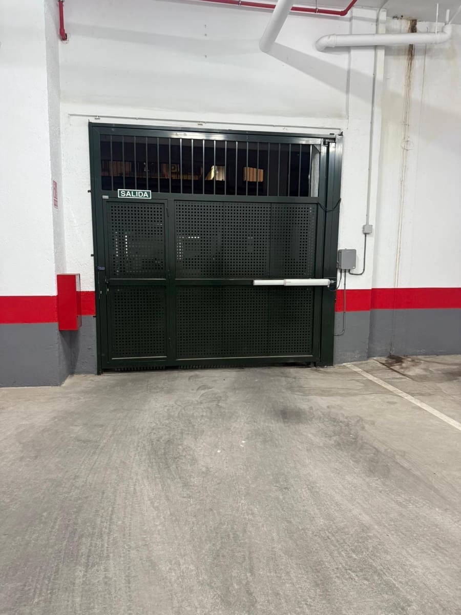 Garage til salg i Granada by - € 20.000 (Ref: 9584510)