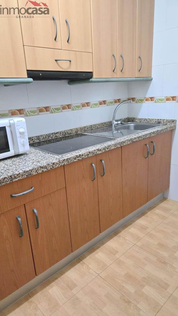 3 bedroom Flat for rent in Granada city - € 850 (Ref: 9584511)