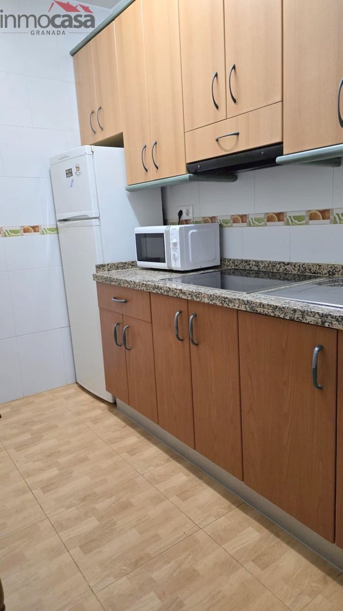 3 bedroom Flat for rent in Granada city - € 850 (Ref: 9584511)