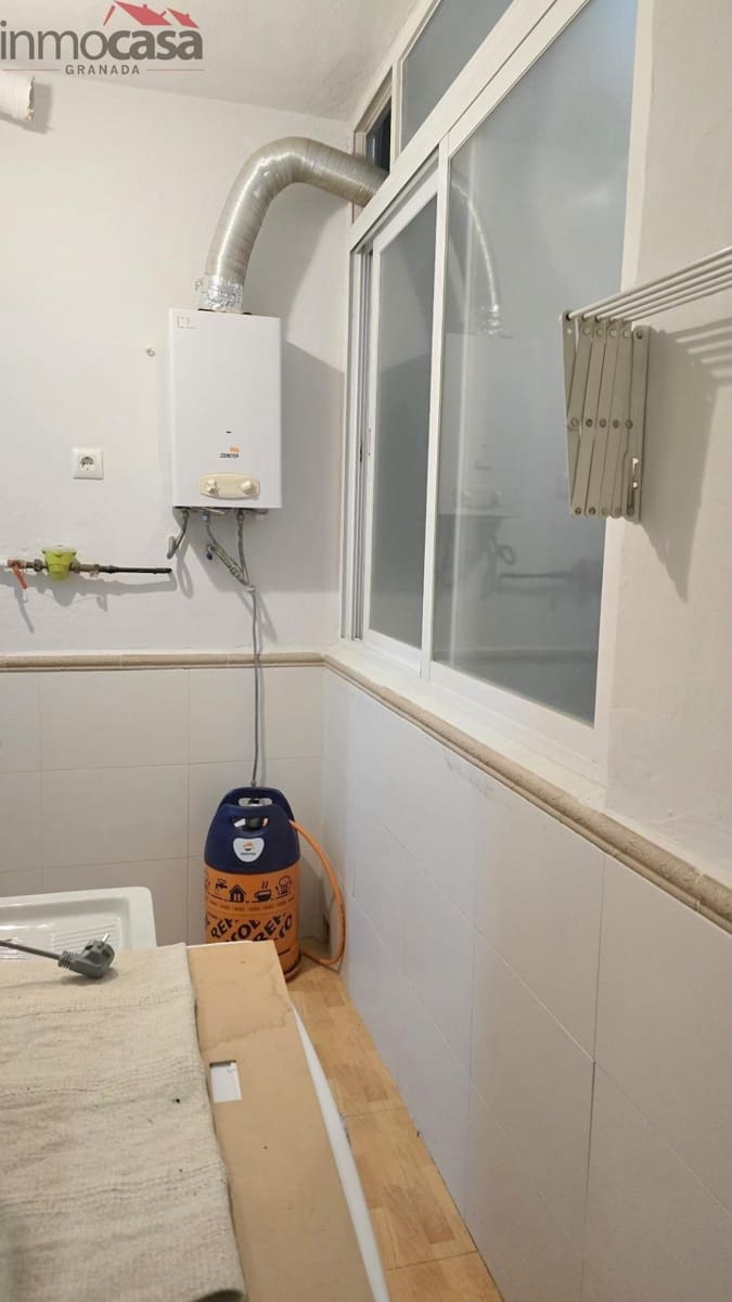 3 bedroom Flat for rent in Granada city - € 850 (Ref: 9584511)