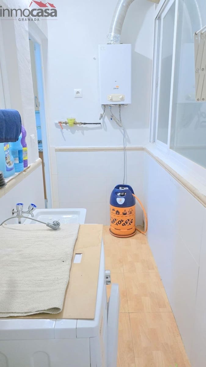 3 bedroom Flat for rent in Granada city - € 850 (Ref: 9584511)