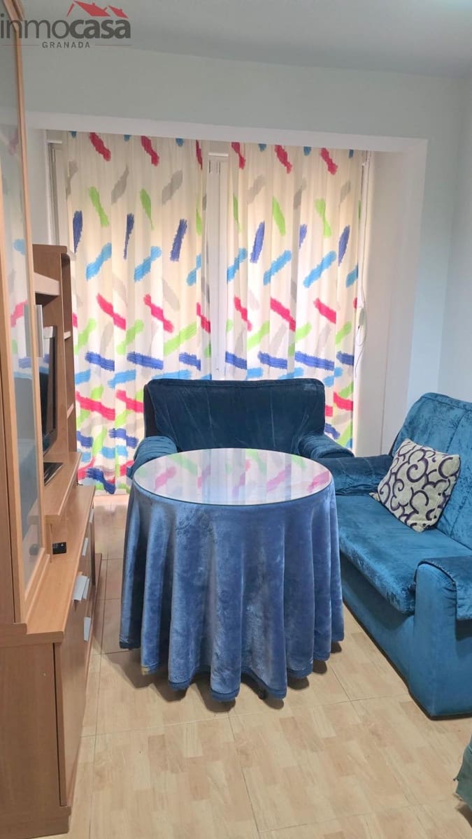 3 bedroom Flat for rent in Granada city - € 850 (Ref: 9584511)