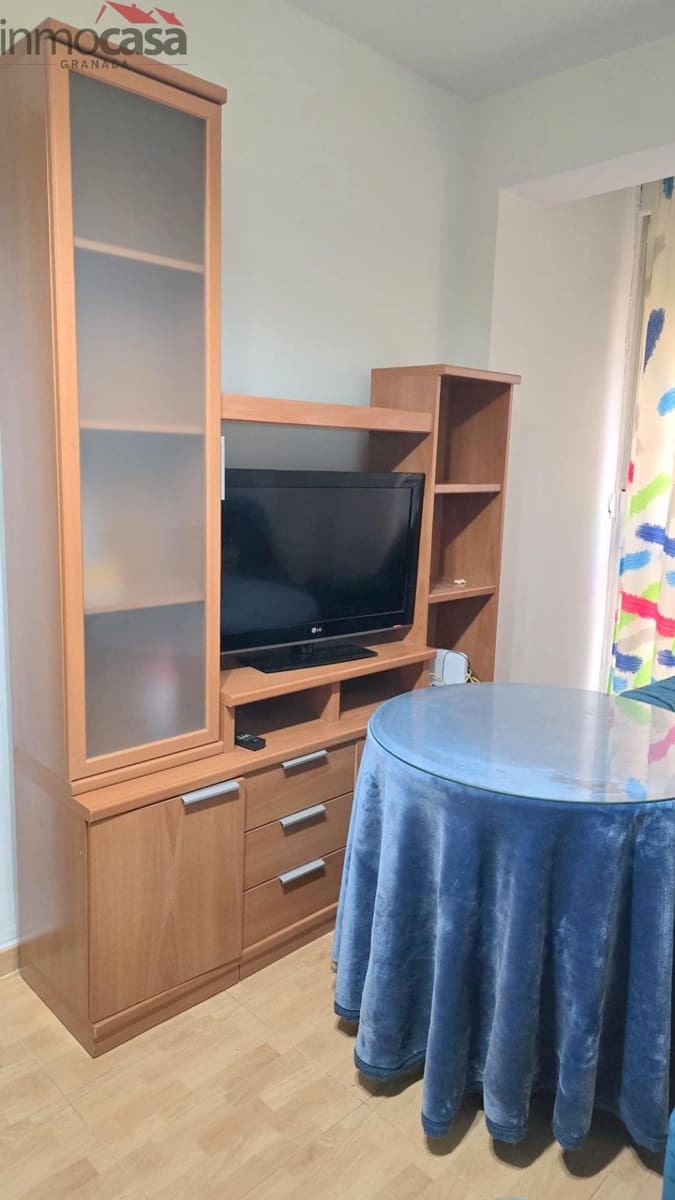 3 bedroom Flat for rent in Granada city - € 850 (Ref: 9584511)