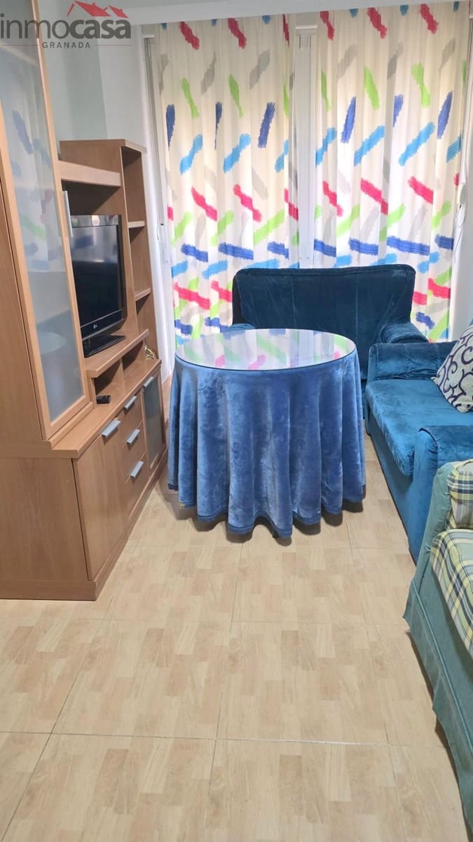 3 bedroom Flat for rent in Granada city - € 850 (Ref: 9584511)