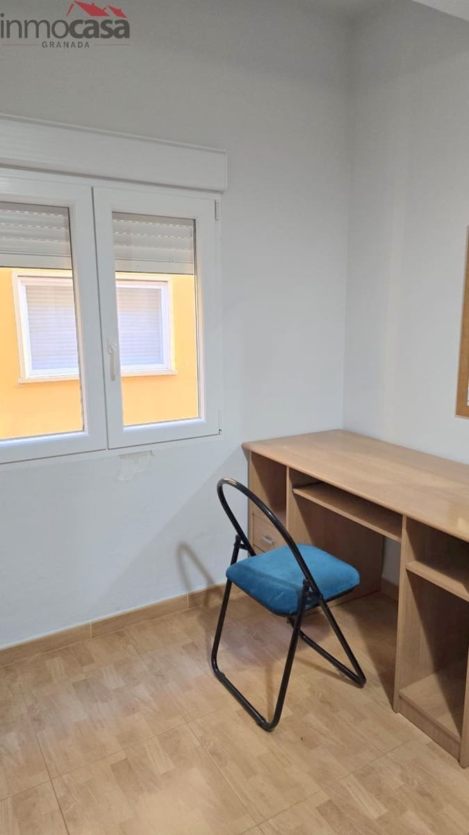 3 bedroom Flat for rent in Granada city - € 850 (Ref: 9584511)
