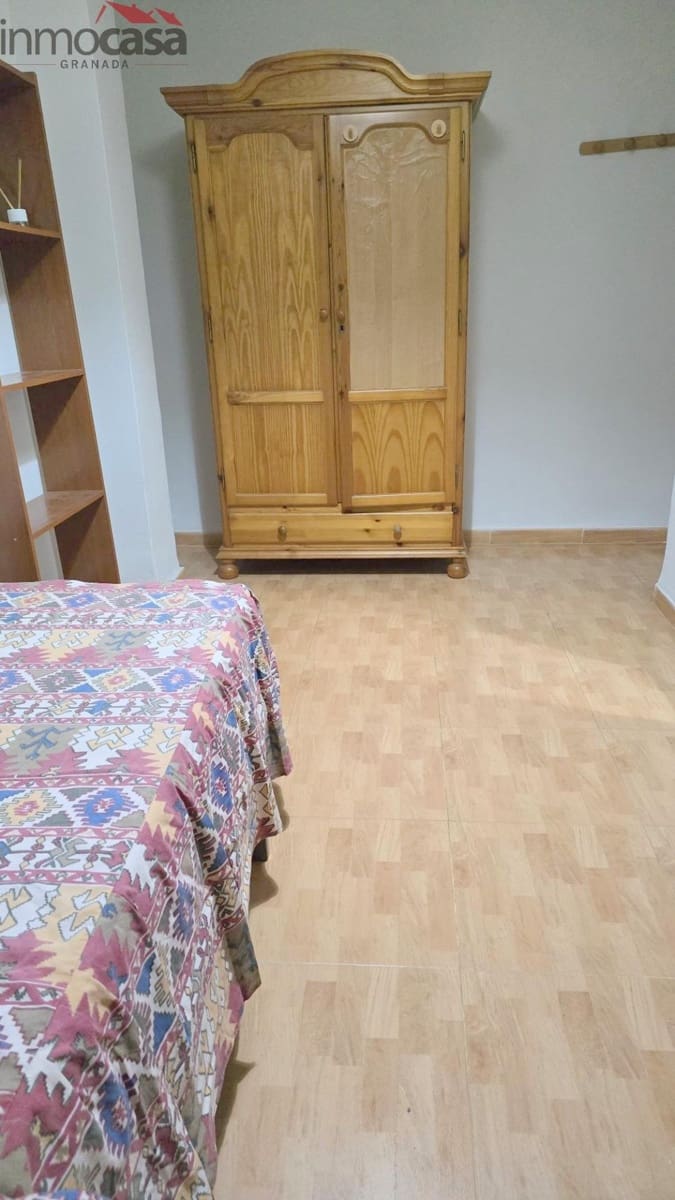 3 bedroom Flat for rent in Granada city - € 850 (Ref: 9584511)