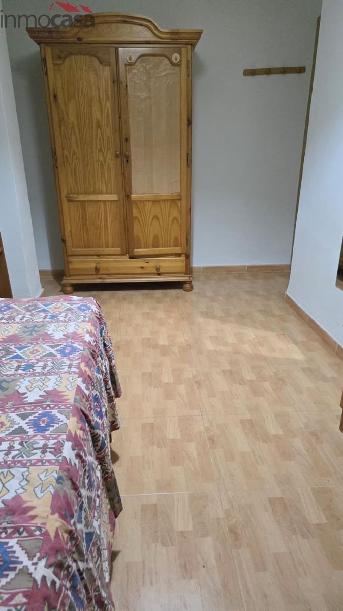 3 bedroom Flat for rent in Granada city - € 850 (Ref: 9584511)