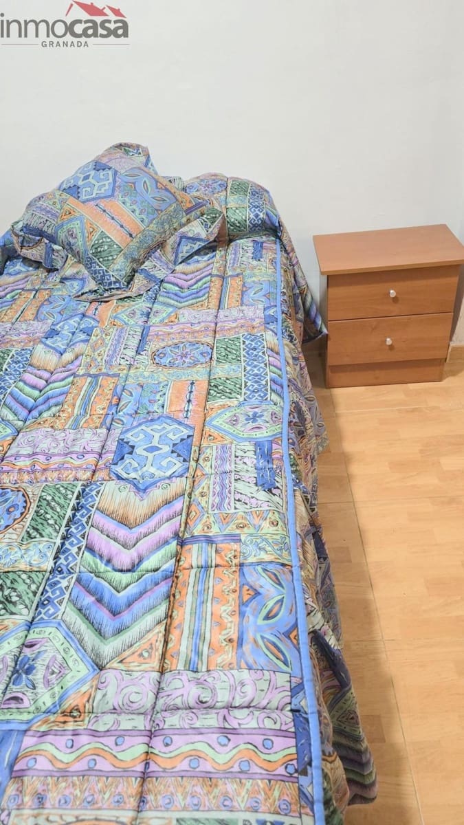 3 bedroom Flat for rent in Granada city - € 850 (Ref: 9584511)