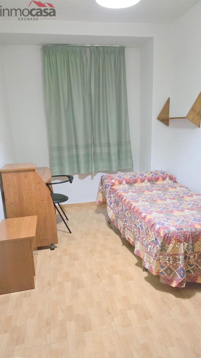 3 bedroom Flat for rent in Granada city - € 850 (Ref: 9584511)