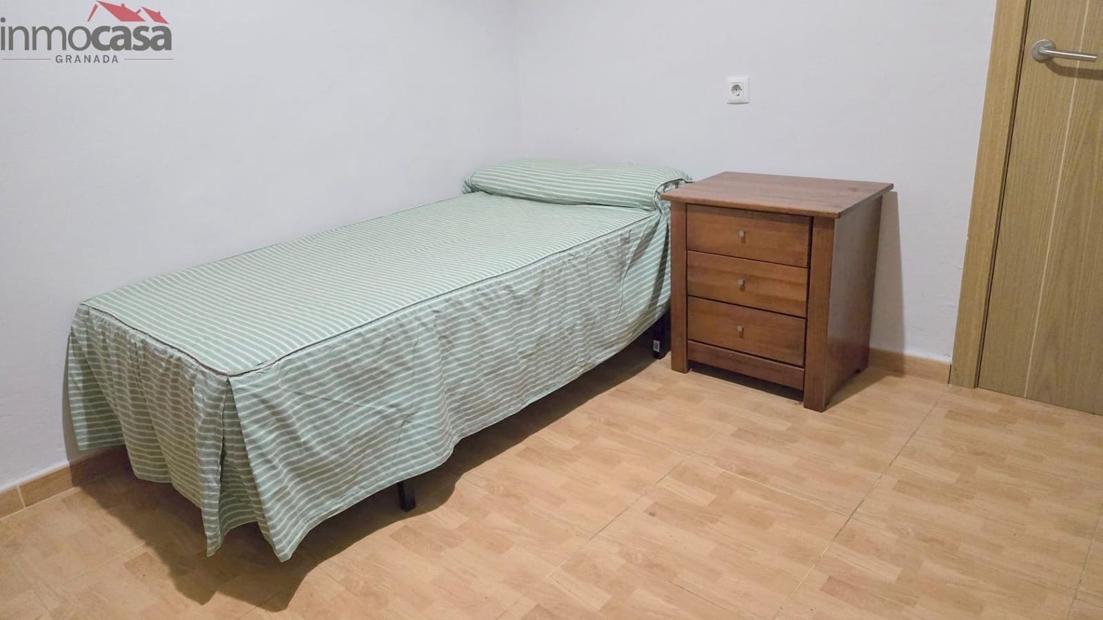 3 bedroom Flat for rent in Granada city - € 850 (Ref: 9584511)