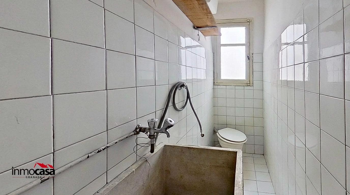 5 bedroom Flat for sale in Granada city - € 224,900 (Ref: 9605153)