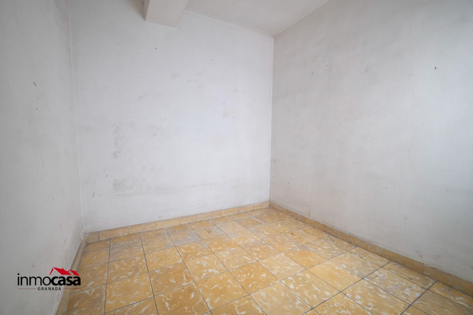 5 bedroom Flat for sale in Granada city - € 224,900 (Ref: 9605153)