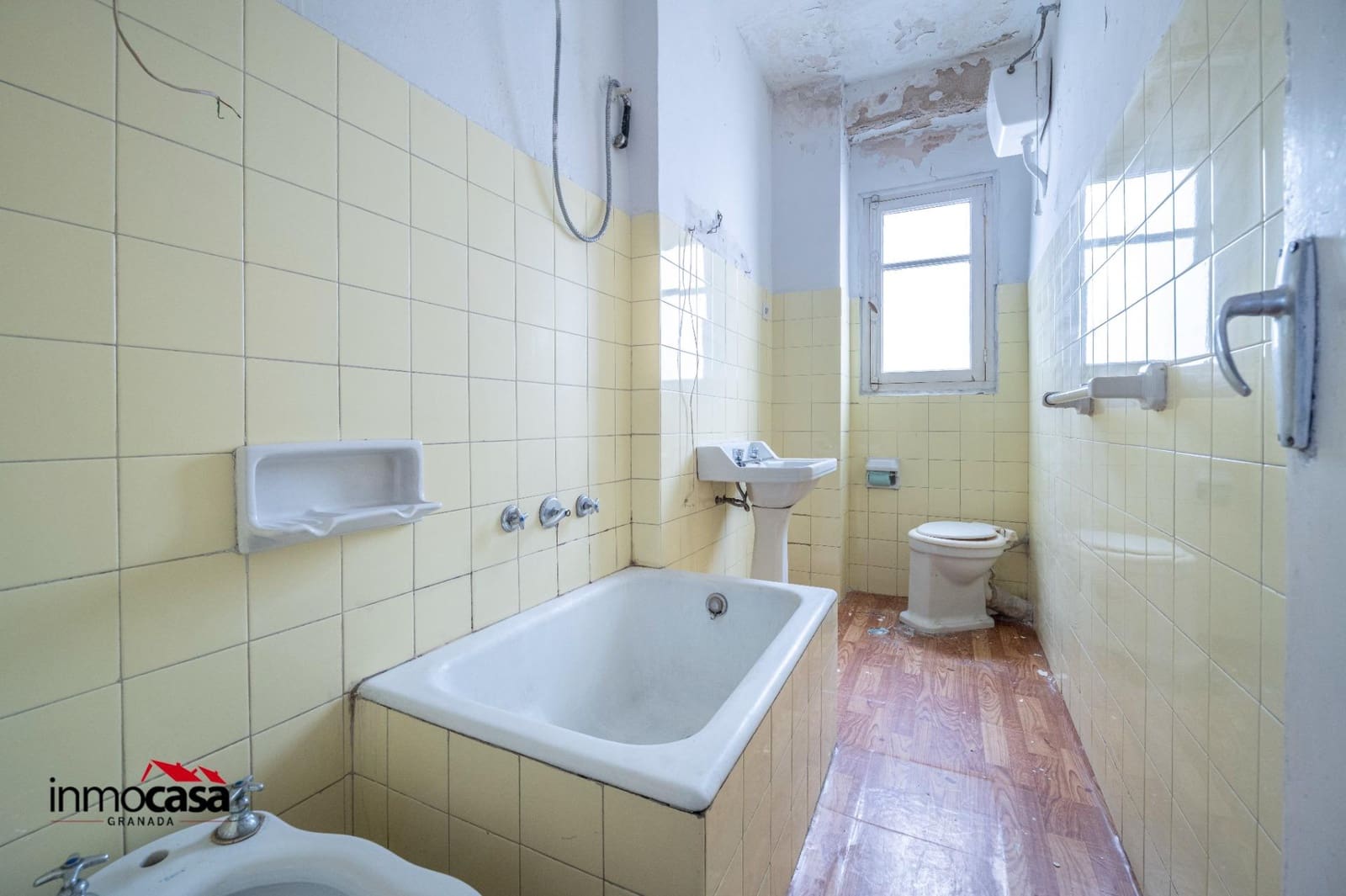 5 bedroom Flat for sale in Granada city - € 224,900 (Ref: 9605153)