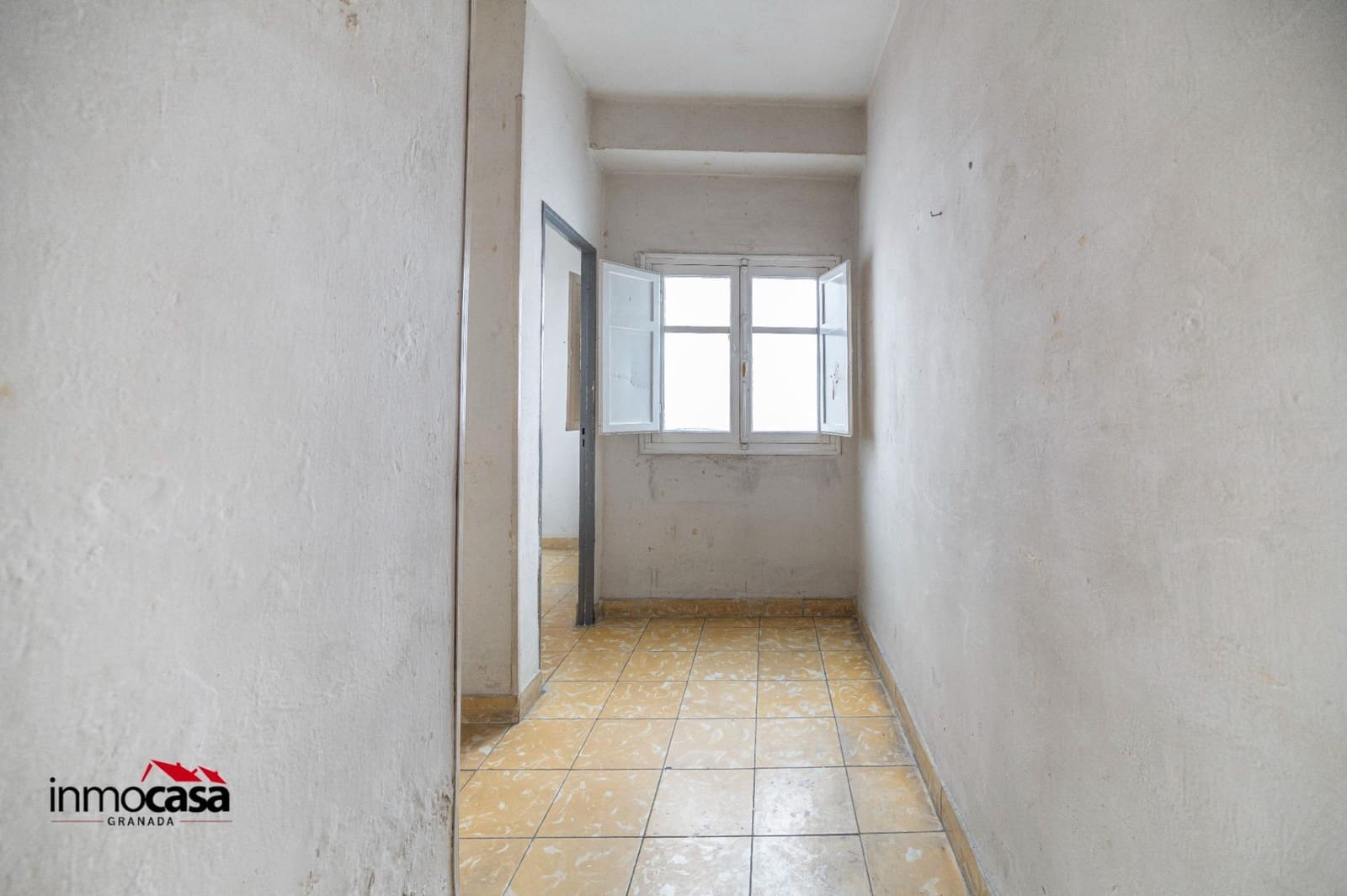 5 bedroom Flat for sale in Granada city - € 224,900 (Ref: 9605153)